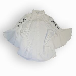 🖤3 For $15🖤 Button Up Top With Lace Detailing On The Sleeves